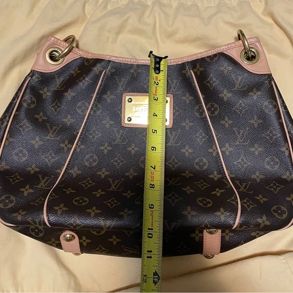 Louis Vuitton - Picture 11 of 15